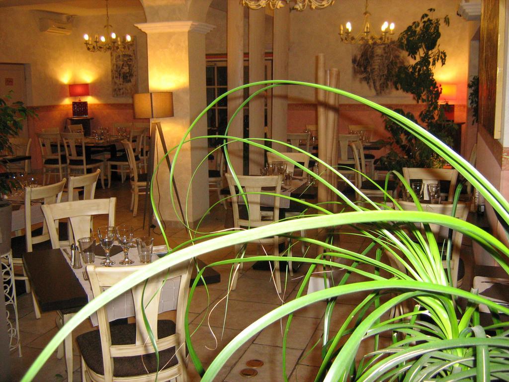Auberge De Bonpas Logis De France Hotel Авиньон Екстериор снимка