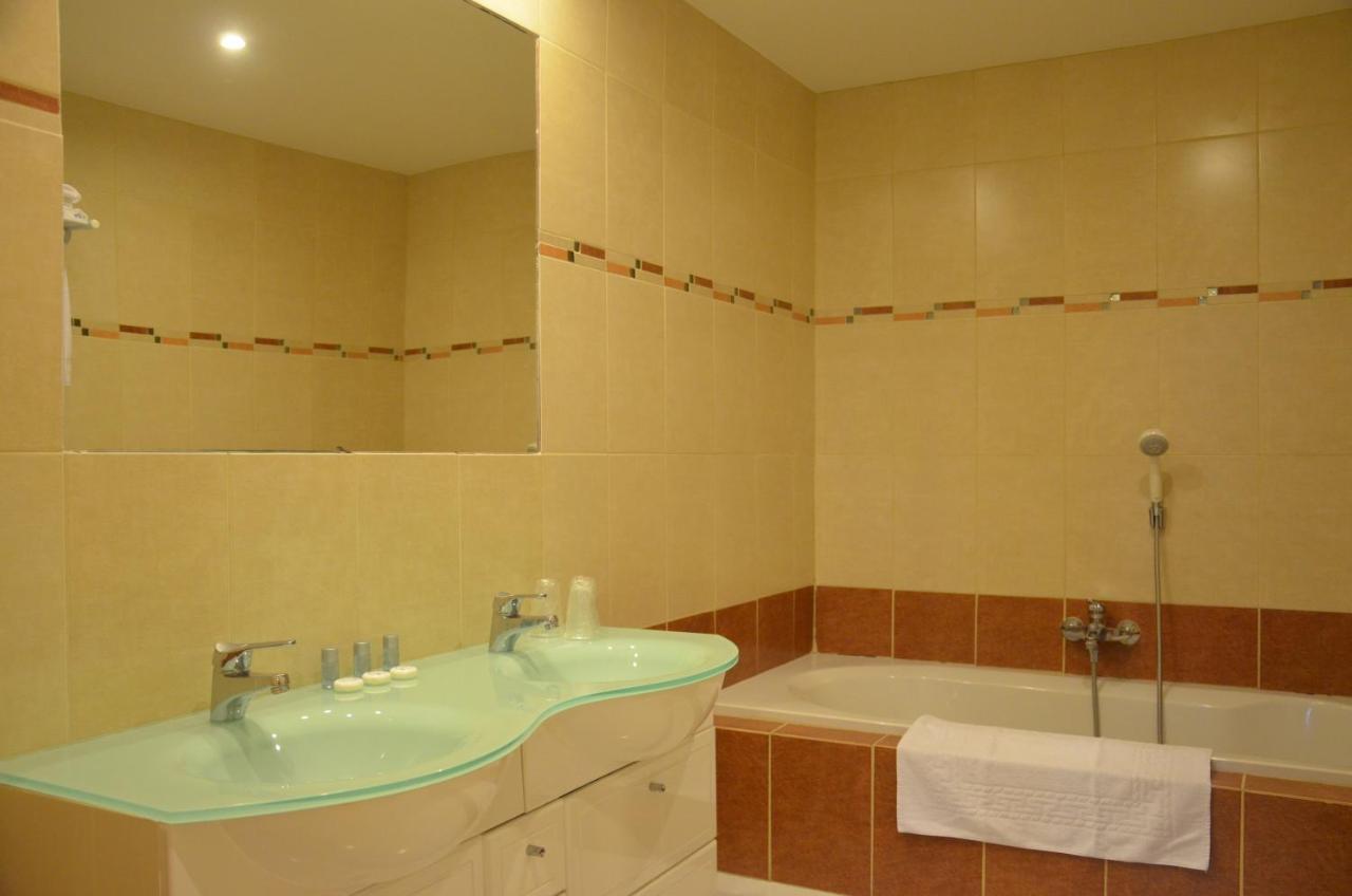 Auberge De Bonpas Logis De France Hotel Авиньон Екстериор снимка